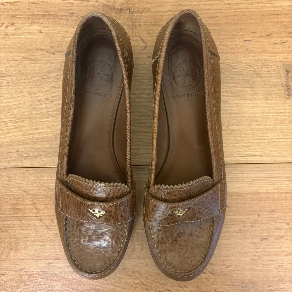 Tory Burch Brown Leather Loafers with Gold Logo Accent